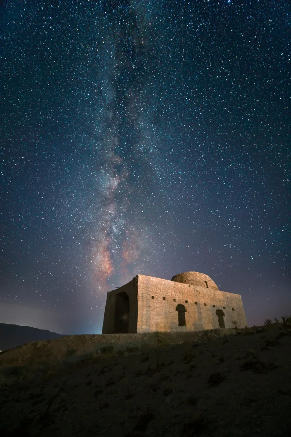 Voie lactée au-dessus d’un temple ancien – Photo de ciel étoilé nocturne