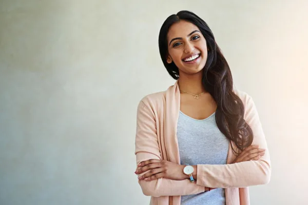 Le sourire de la confiance en soi au quotidien